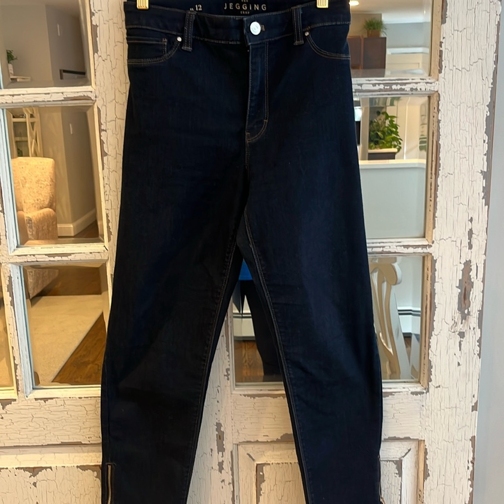 White House, Black market dark wash jegging size 12